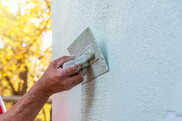 Jak nakładać tynk silikatowy - uniknij najczęstszych błędów i uzyskaj gładką powierzchnię Jak nakładać tynk silikatowy - uniknij najczęstszych błędów i uzyskaj gładką powierzchnię