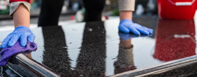 Skuteczne sposoby na usunięcie cementu z pomnika bez uszkodzeń Skuteczne sposoby na usunięcie cementu z pomnika bez uszkodzeń